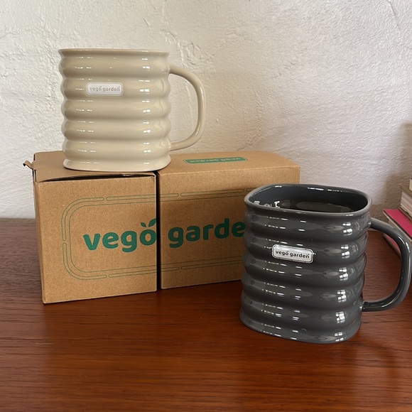 NIB 2 Vego Garden Mugs - Picture 1 of 6